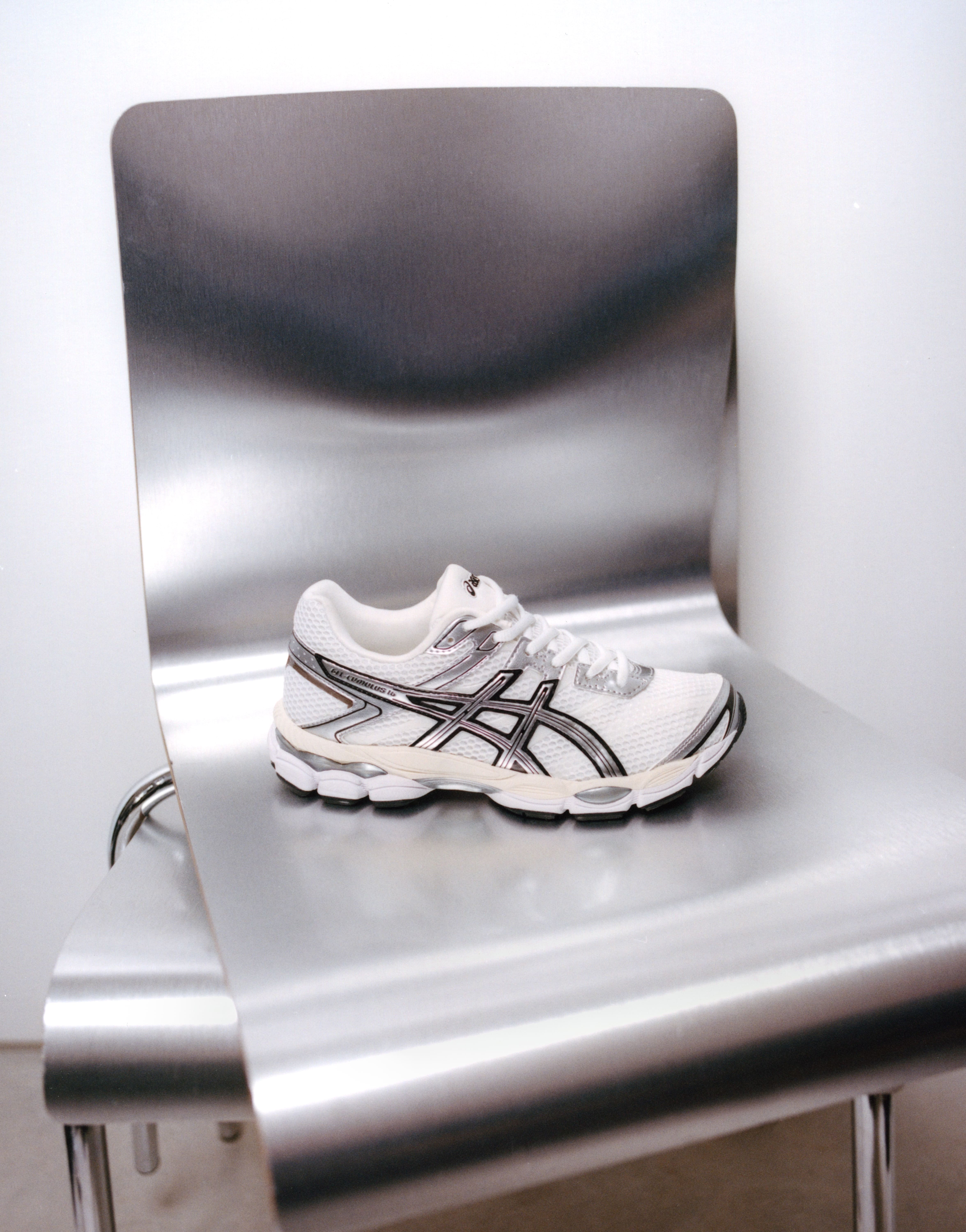 ASICS GEL-CUMULUS 16 détail semelle