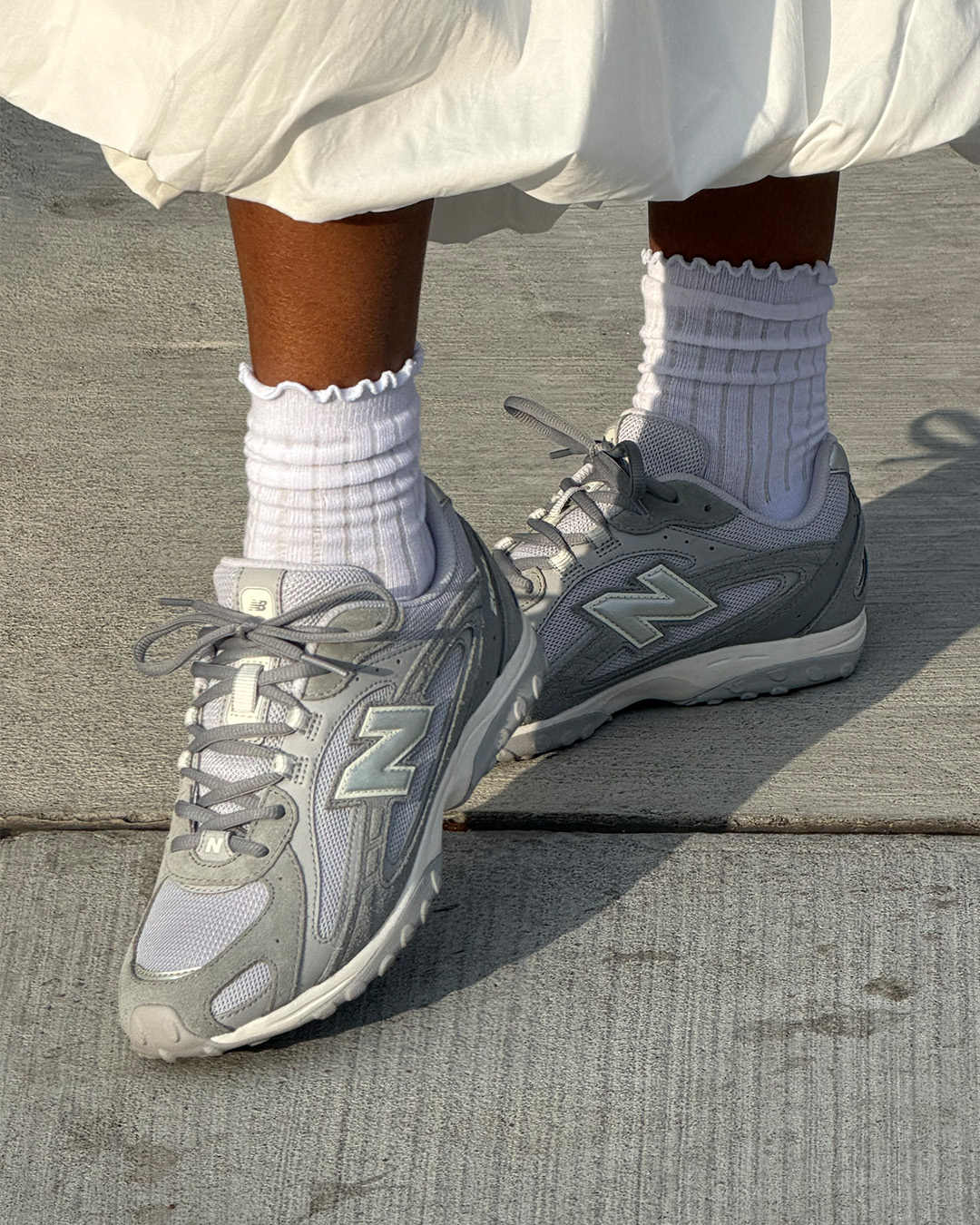 Inspiration tenue avec New Balance 204L dans une ambiance lifestyle