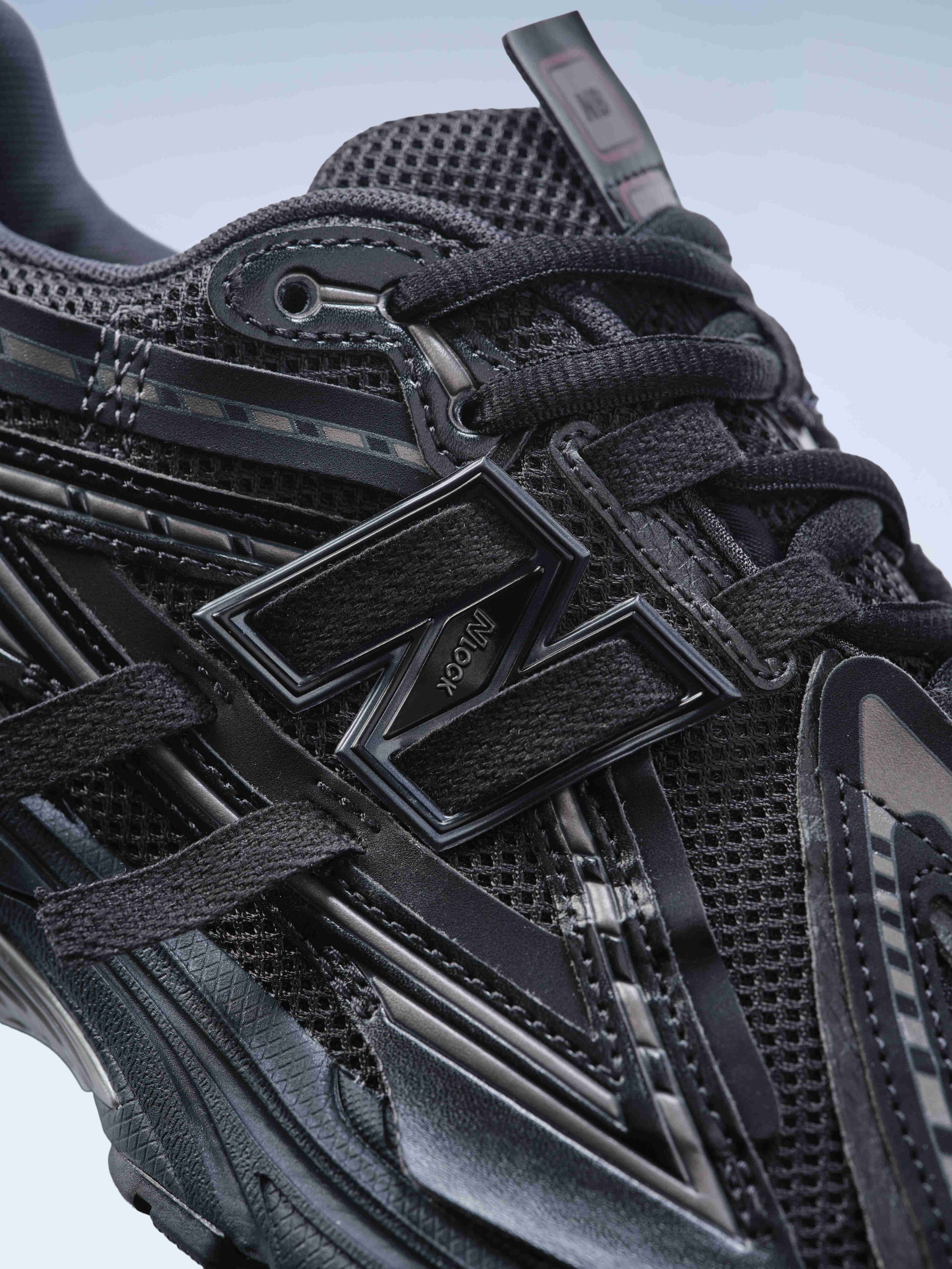 Lookbook New Balance 1906A Tech Explosion avec tenue streetwear